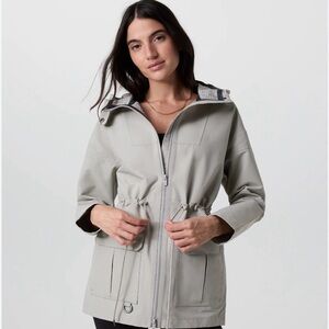 Vuori Pfeiffer Rain Jacket in Talc XS